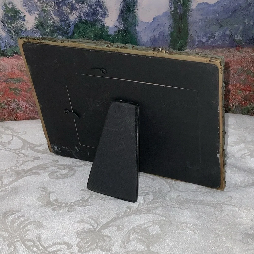 NEW Heavy Stone 6” x 4” “Friends” Silver & Gold Fleur De Lis Picture Frame